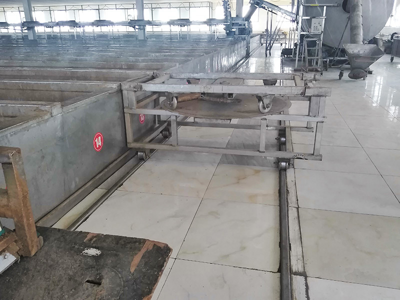 翻醅機軌道及周轉車(chē).jpg